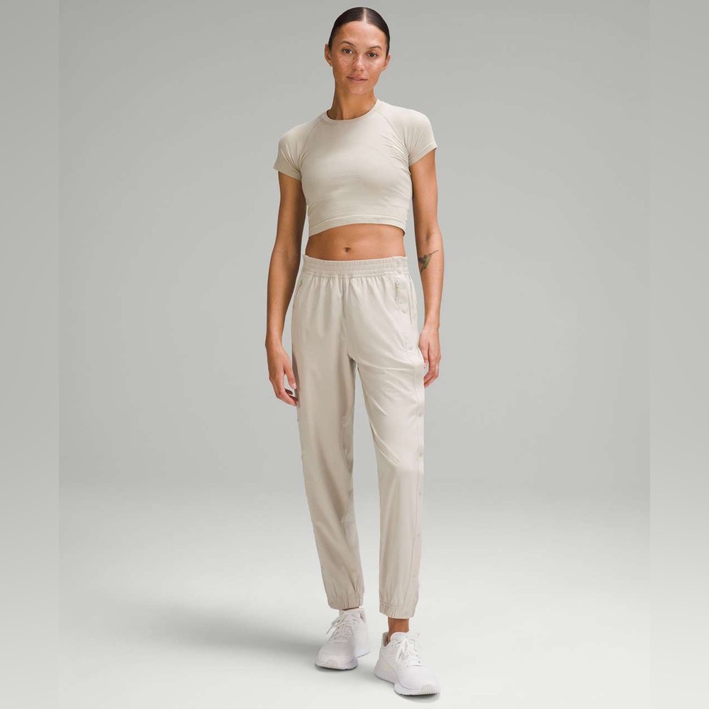 Lululemon NWT Swiftly Tech Cropped Short-Sleeve Shirt 2.0 Sz 10 Mojave Tan